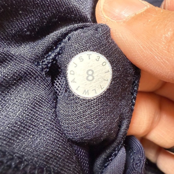 Lululemon squad goals pushing limits tank size 8 in excellent like-new condition - Picture 6 of 7